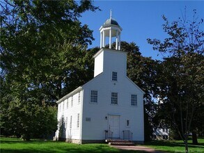 117 S Main St, Unit 2W in Branford, CT - Building Photo - Building Photo