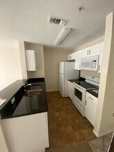 5479 Vineland Rd in Orlando, FL - Building Photo - Building Photo