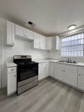 1933 Carmona Ave in Los Angeles, CA - Building Photo - Building Photo