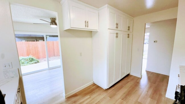 120 Lisa Ln in Costa Mesa, CA - Building Photo - Building Photo