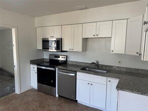 10935 N 14th St in Tampa, FL - Building Photo - Building Photo