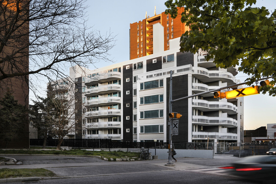 Farewell Apartments in Toronto, ON - Building Photo