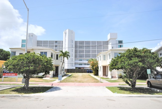 1910-1920 Biarritz Dr in Miami Beach, FL - Foto de edificio - Building Photo