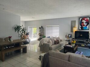531 NW 205th Ave in Pembroke Pines, FL - Building Photo - Building Photo