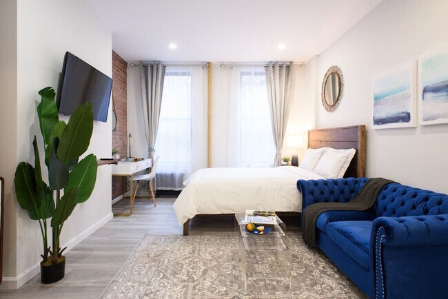 240 E 75th St in New York, NY - Building Photo - Building Photo