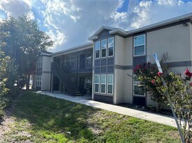 295 Flower Ln in Kissimmee, FL - Building Photo