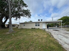 25 Apache St in Lehigh Acres, FL - Building Photo