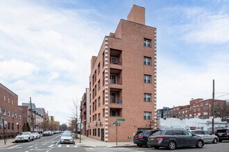 516 Kingston Ave in Brooklyn, NY - Building Photo - Building Photo