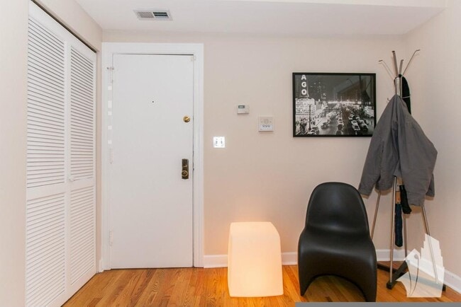 624 W Roscoe St, Unit 2C in Chicago, IL - Building Photo - Building Photo