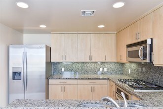 5143 White Oak Ave in Los Angeles, CA - Building Photo - Building Photo