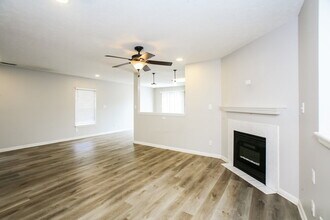 1083 Williamsburg Way in Indianapolis, IN - Building Photo - Building Photo