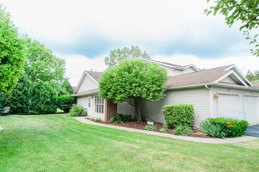 1971 Laura Ln in Chesterton, IN - Building Photo