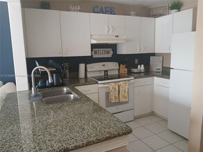 1000 Cypress Way E in Palm Springs, FL - Building Photo - Building Photo