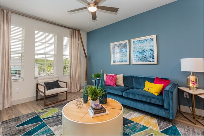 VIVE Apartments - Fort Myers, FL in Ft. Myers, FL - Building Photo - Interior Photo