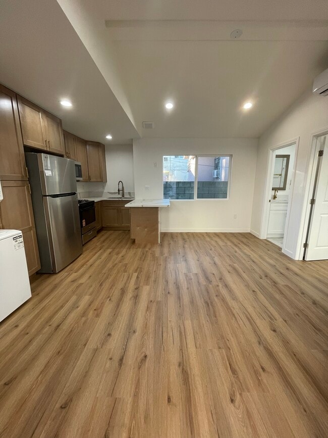 1346 W 37th St in Los Angeles, CA - Building Photo - Building Photo