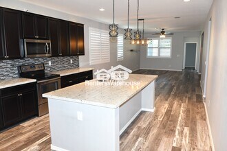 3048 W Thorn Tree Dr in Phoenix, AZ - Building Photo - Building Photo