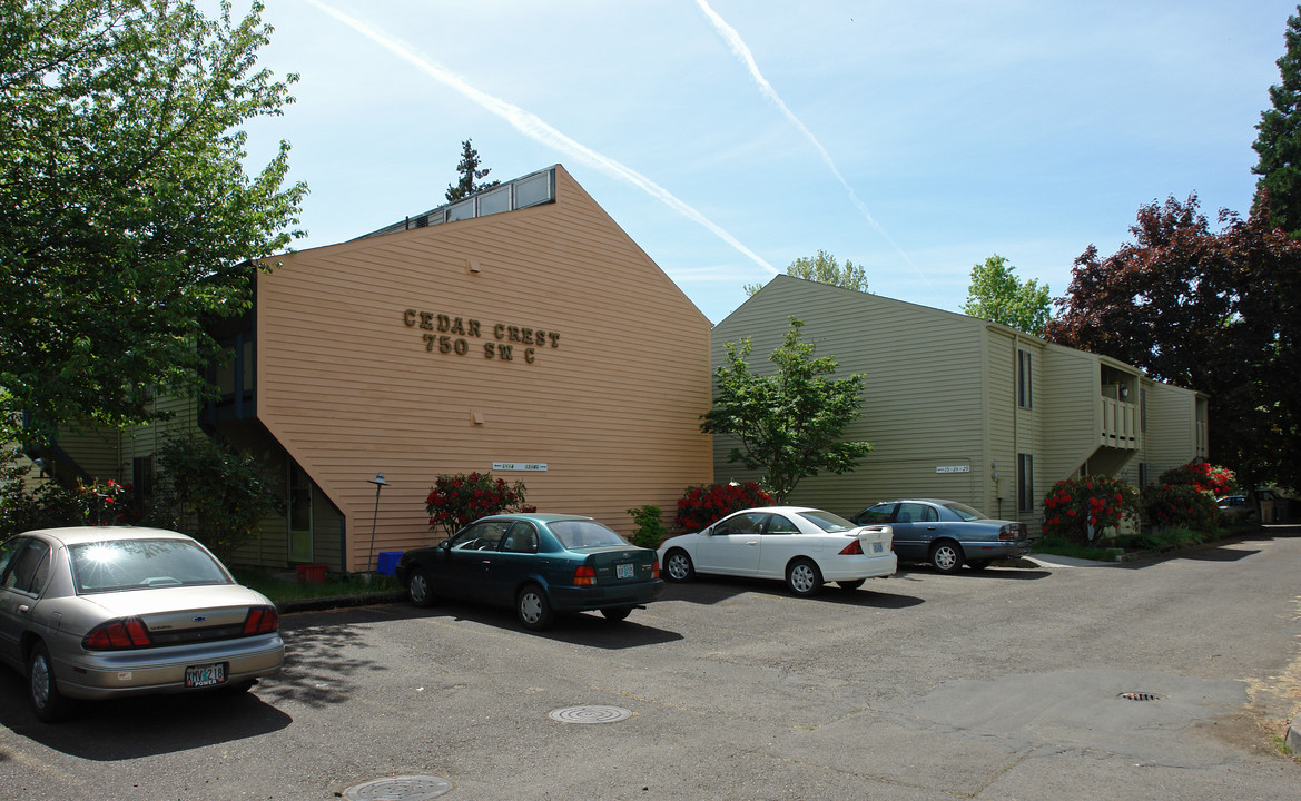 Cedar Crest in Corvallis, OR - Foto de edificio