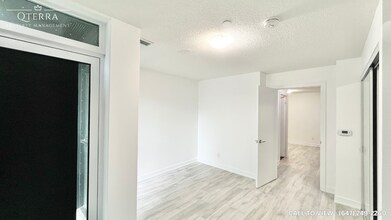 251 Manitoba St in Toronto, ON - Building Photo - Building Photo