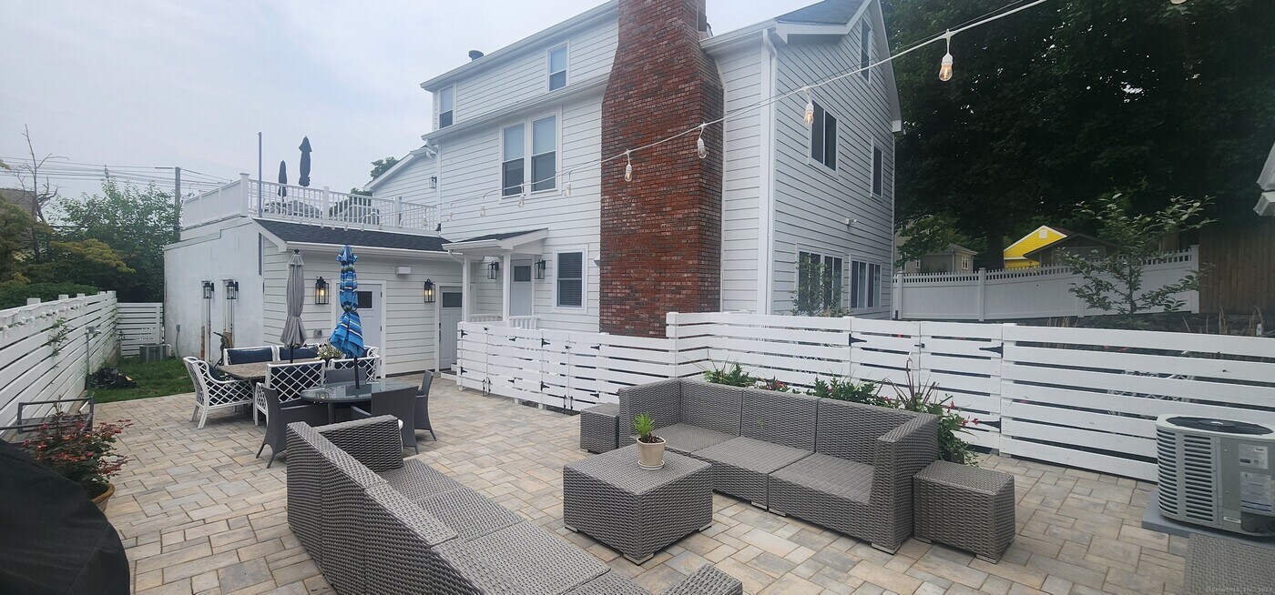 41 Valley Rd-Unit -1 in Greenwich, CT - Building Photo
