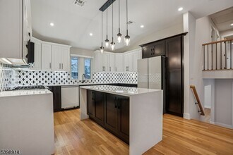 30 Hemlock Terrace in Springfield, NJ - Building Photo - Building Photo