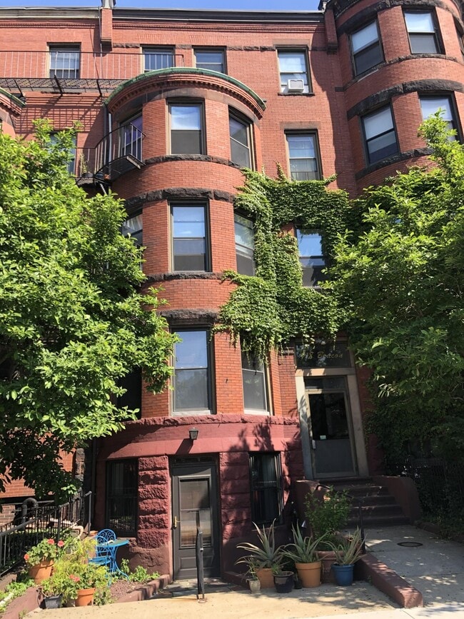 918 Beacon St, Unit 2