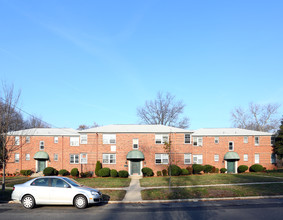 Cedar Lane Manor Apartments in Riverton, NJ - Building Photo - Building Photo