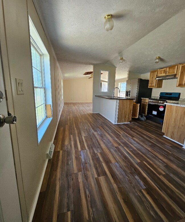 324 W Front St in Three Forks, MT - Foto de edificio - Building Photo