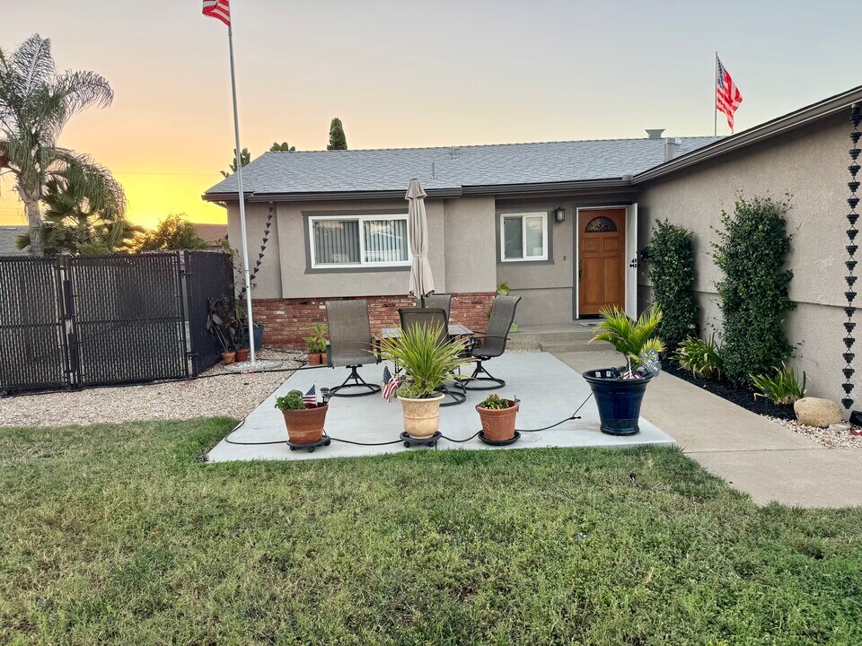 328 Pictor Ln in El Cajon, CA - Building Photo