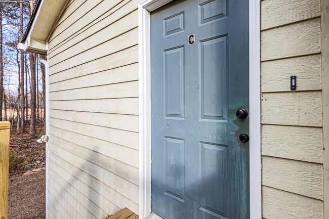 2037 Laboon Cir in Atlanta, GA - Building Photo - Building Photo