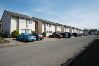 Central East Apartments in Portland, OR - Building Photo - Building Photo