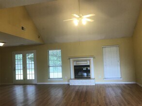 886 Darrow Ln in Hinesville, GA - Building Photo - Building Photo