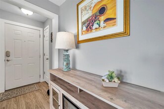 5260 Coquina Key Dr SE, Unit c in St. Petersburg, FL - Foto de edificio - Building Photo