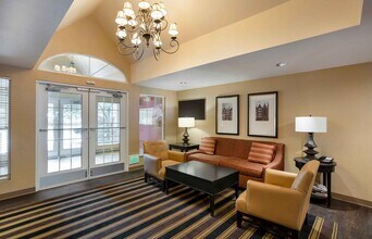 Furnished Studio-Fishkill - Route 9 in Fishkill, NY - Foto de edificio - Building Photo