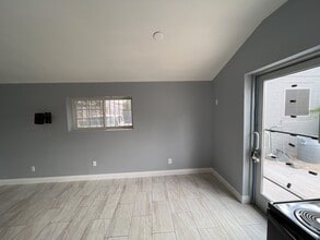 1007 Stewart Ave in Las Vegas, NV - Building Photo - Building Photo