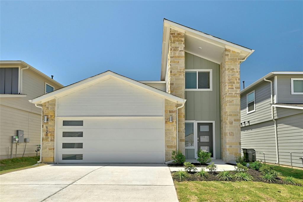 121 New Hvn St in San Marcos, TX - Building Photo