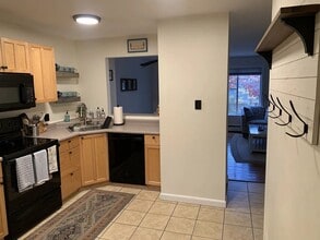 18 Hillcrest W in Portland, ME - Building Photo - Building Photo