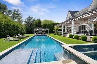 48 Harvest Ln in Southampton, NY - Building Photo - Building Photo