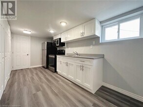 39 Maywood Rd in Kitchener, ON - Building Photo - Building Photo