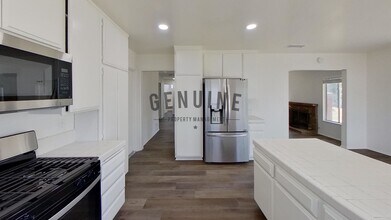 22606 Rockford Dr in Lake Forest, CA - Building Photo - Building Photo