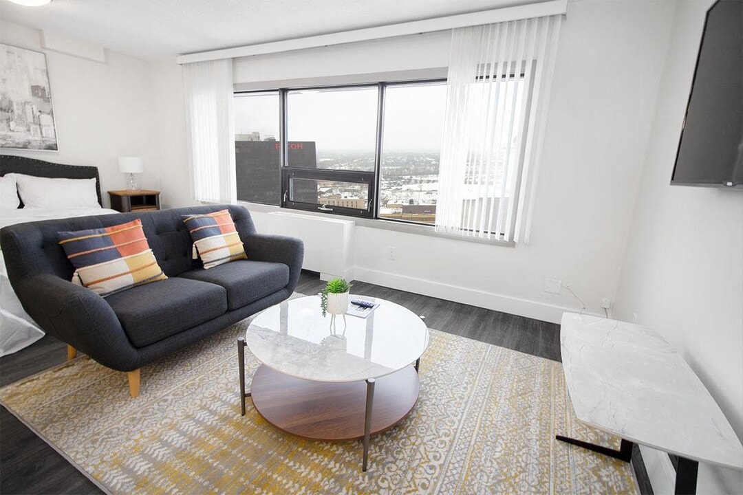 190 Smith Apartment Suites in Winnipeg, MB - Building Photo