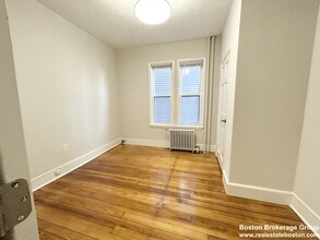 157 E Cottage St, Unit #1 in Boston, MA - Building Photo - Building Photo