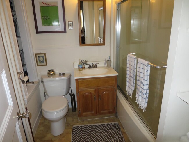 8 Sanborn Ave, Unit 2 in Somerville, MA - Building Photo - Building Photo