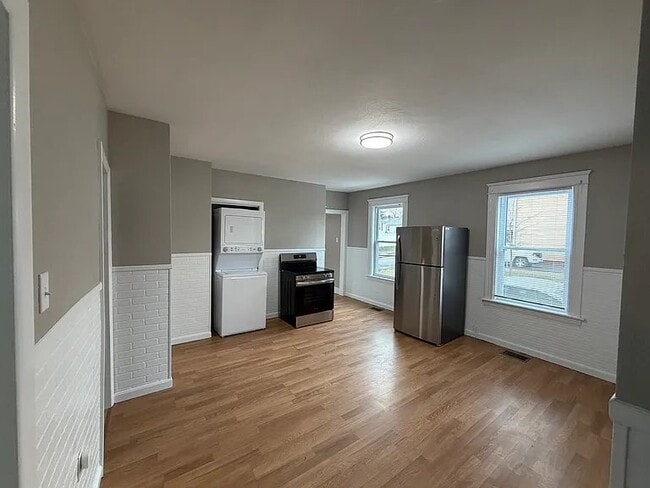 10 Acton St, Unit 1 in Worcester, MA - Building Photo - Building Photo