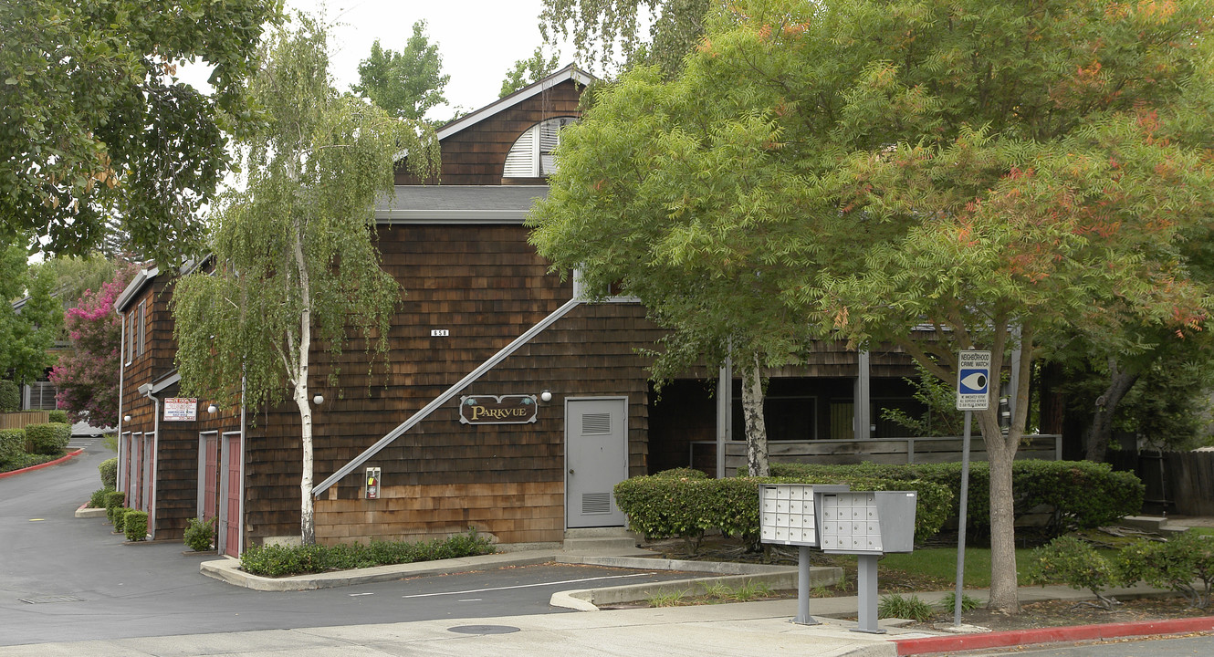 Parkvue Apartments in Martinez, CA - Foto de edificio