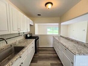 6 Poe Ct in Kendall Park, NJ - Building Photo - Building Photo