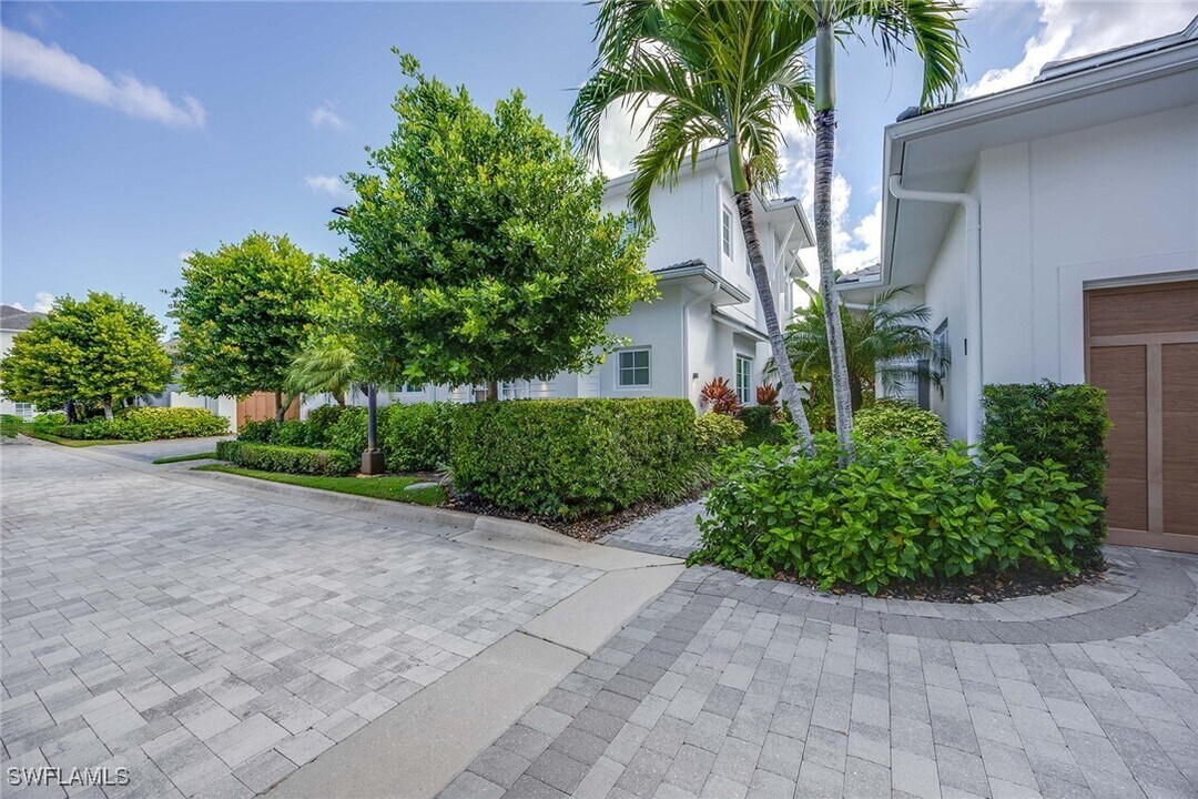 9171 Mercato Ln in Naples, FL - Building Photo