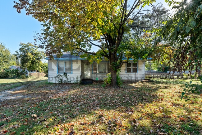 property at 918 N Clara St