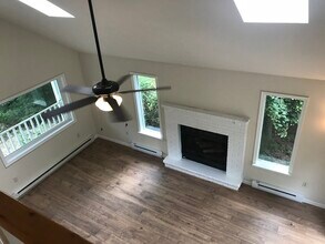 10 Candlewood Ln in Mt Pocono, PA - Foto de edificio - Building Photo