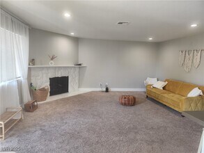 8804 River Pines Ct in Las Vegas, NV - Building Photo - Building Photo