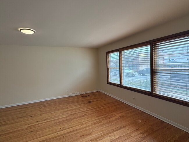 2936 W Touhy Ave, Unit 1 in Chicago, IL - Foto de edificio - Building Photo